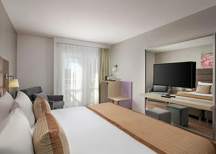 Hotel Seven Seas Blue Side