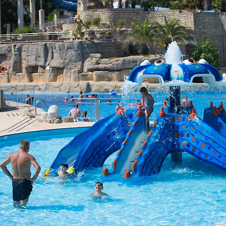 Hotel Seven Seas Blue Side